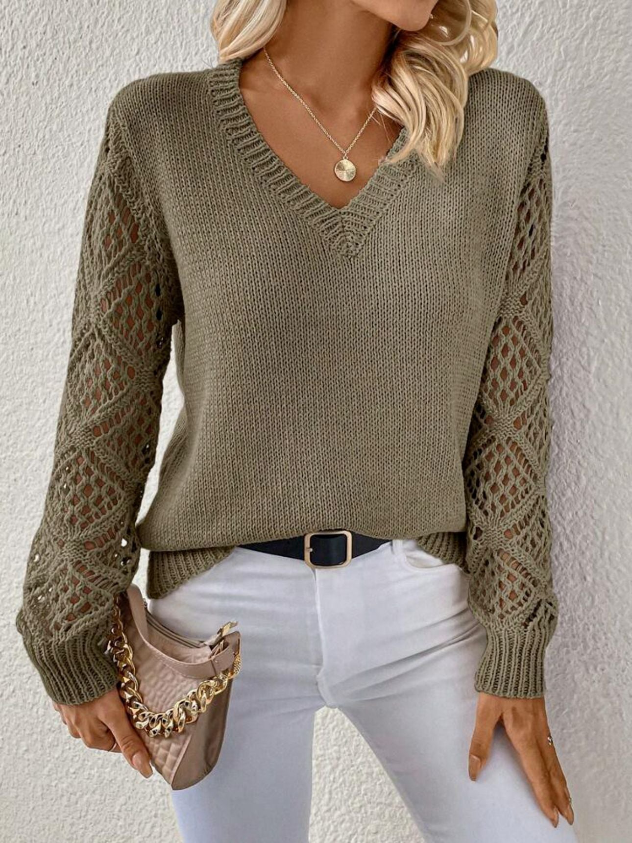 Elizabeth - Cozy V-Neck Sweater